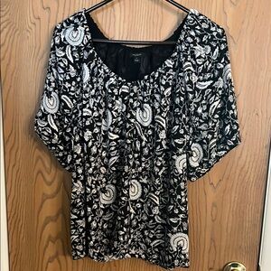 Ann Taylor Black and White Graphic 3/4 Sleeve Blouse